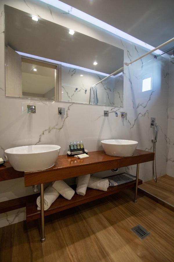 Aianteion Bay Luxury Hotel & Suites Aiandion Ngoại thất bức ảnh