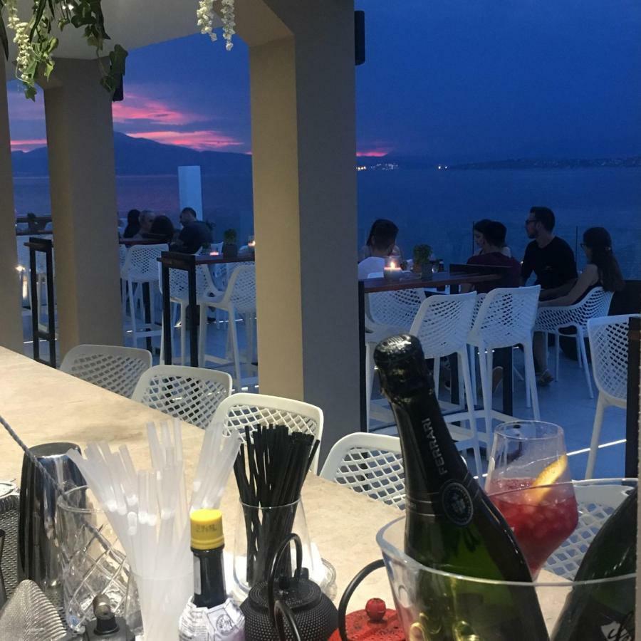 Aianteion Bay Luxury Hotel & Suites Aiandion Ngoại thất bức ảnh